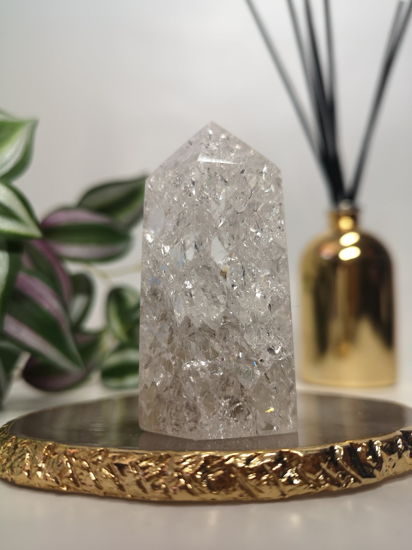 Crackle quartz tower