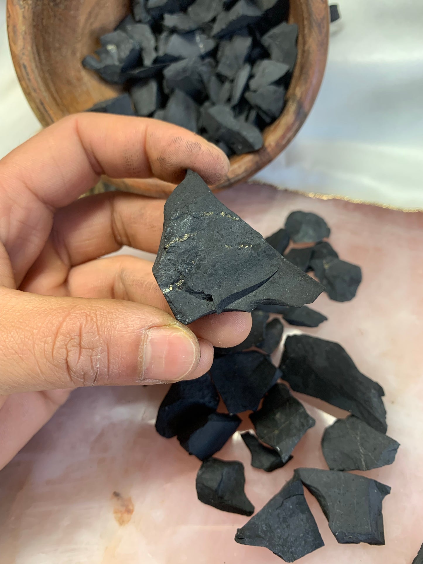 Raw shungite