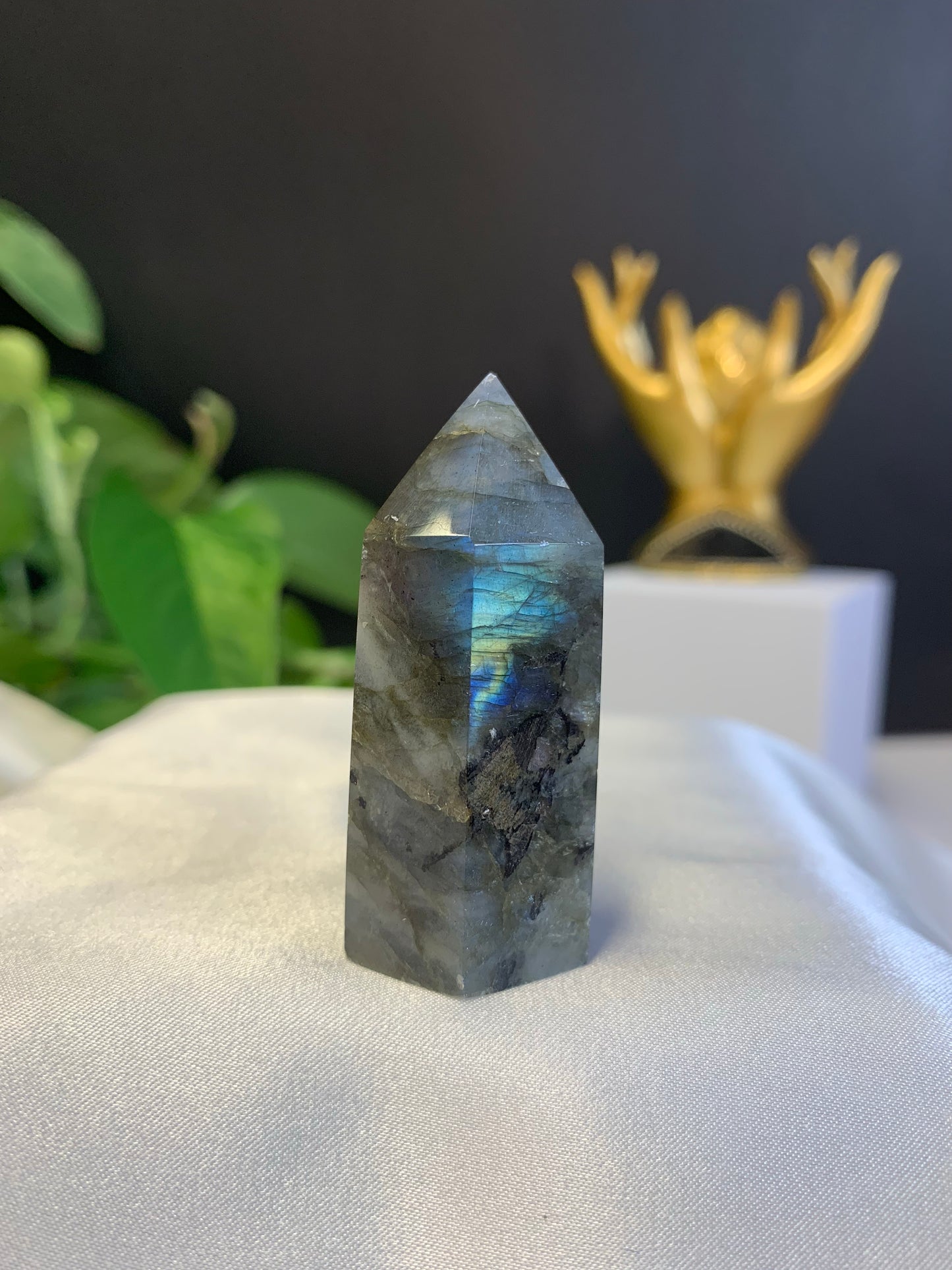 labradorite point
