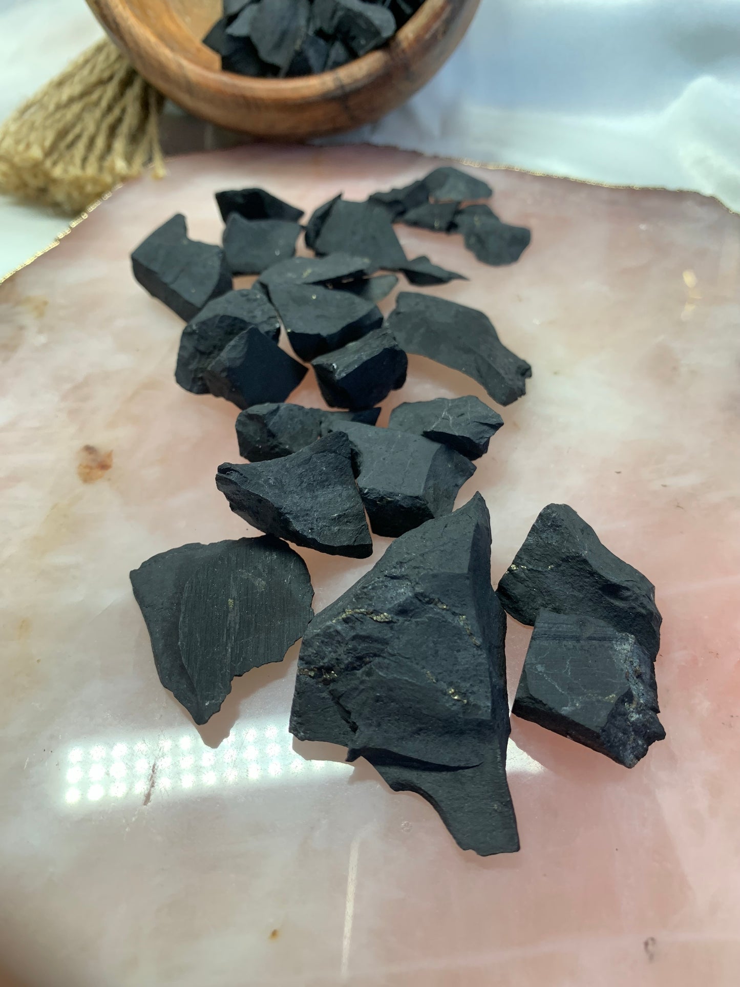 Raw shungite